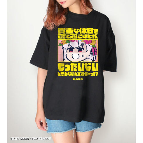 『Fate/Grand Order 藤丸立香はわからない』カーマ 「貴重な休日を寝て過ごすとか、もったいないと思わないんですかーっ!?」 BIGシルエットTシャツユニセックス